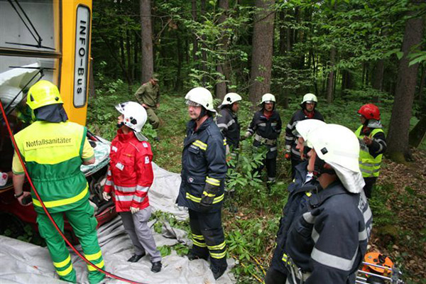 Foto vom Album Spektakuläre Übung des Grünen Kreuzes mit der Feuerwehr St. Stefan ob Stainz
