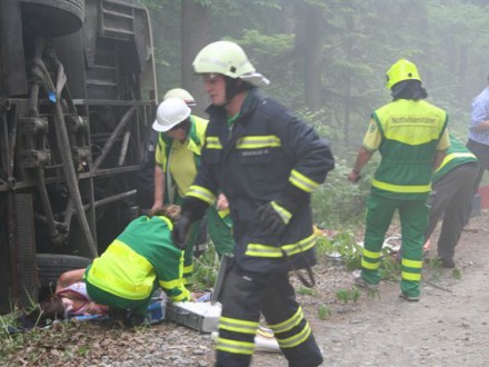 Vorschaubild 26 vom Album Spektakuläre Übung des Grünen Kreuzes mit der Feuerwehr St. Stefan ob Stainz