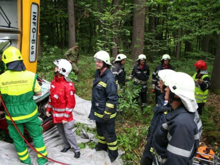 Vorschaubild 57 vom Album Spektakuläre Übung des Grünen Kreuzes mit der Feuerwehr St. Stefan ob Stainz