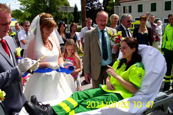 Symbolfoto zum Artikel: Absperren bei Hochzeit von Rettungssanitäter Christian Kreutner